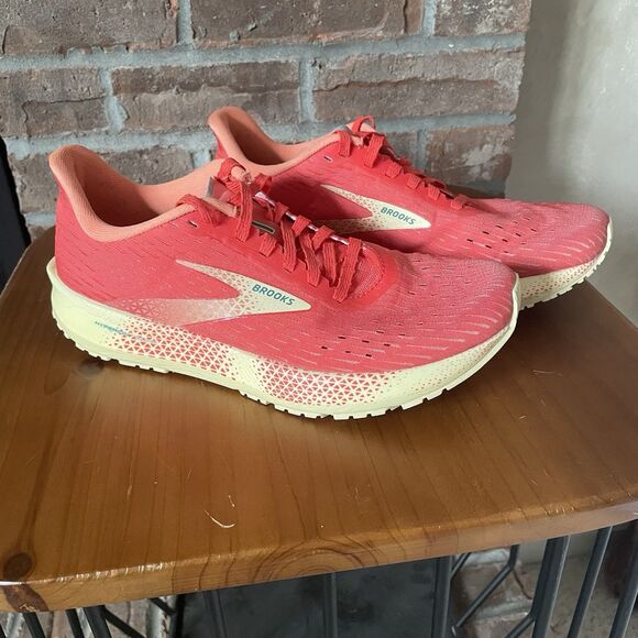 Brooks Shoes - Brooks Hyperion Tempo Women's Running Shoes Size 9 Coral/Flan/Coral 2022 EUC